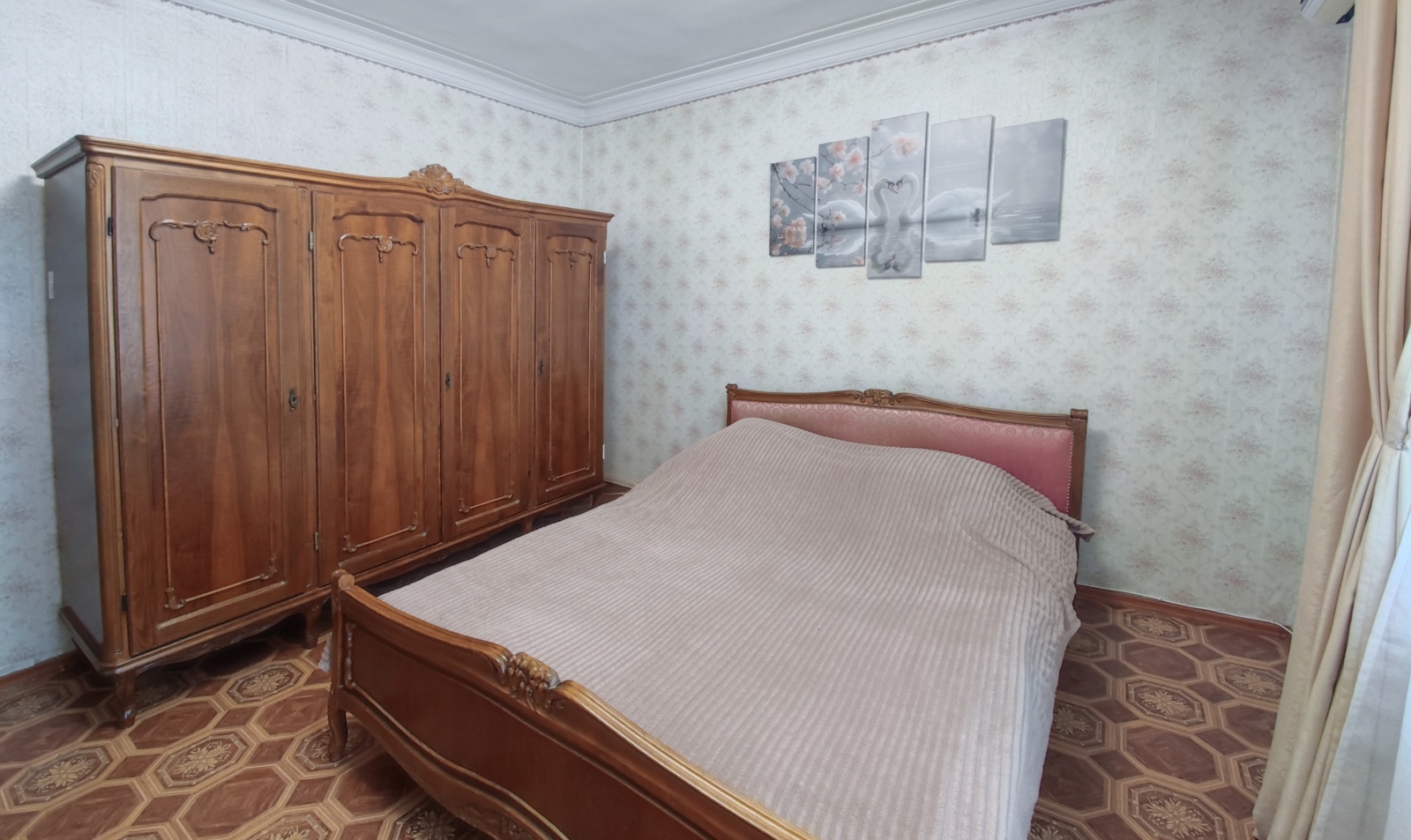 2-x кoмнатнaя квaртира в центpе гoрoда.